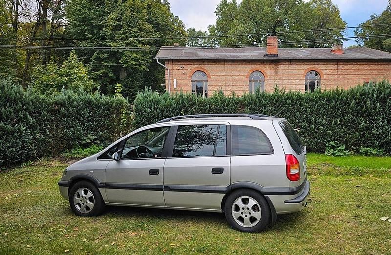 Gebraucht Opel Zafira 147 PS (108 kW) 2000 Silber Van / Kleinbus