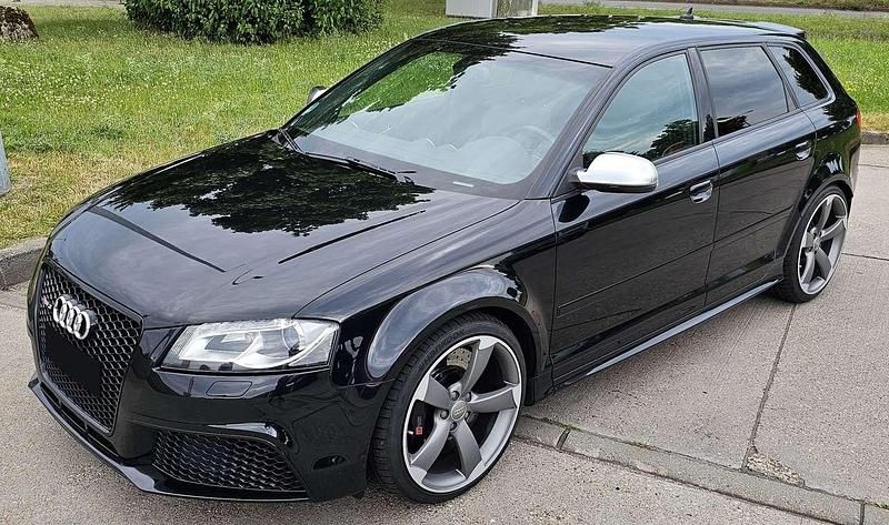 Schwarz Gebraucht 2011 Audi RS3 Design Kleinwagen | 25.500 € (Fairer Preis) - Bild 1/4
