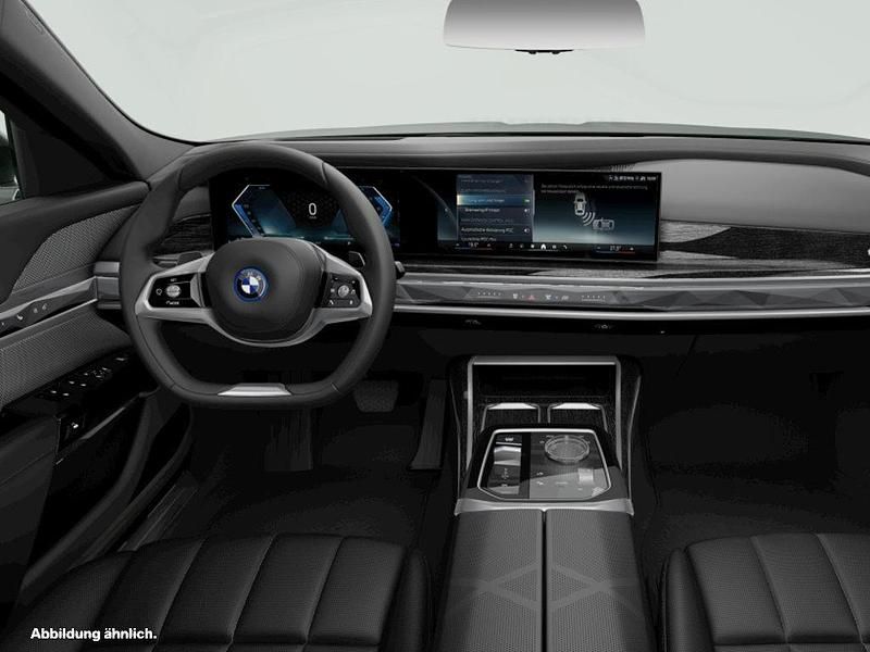 Gebraucht BMW 750e 489 PS (359 kW) 2025 Schwarz Limousine