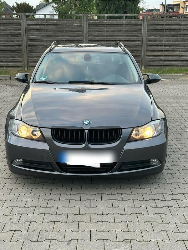 Silber Gebraucht 2007 BMW 318 Kombi | 4.000 € (Fairer Preis) - Bild 1/4