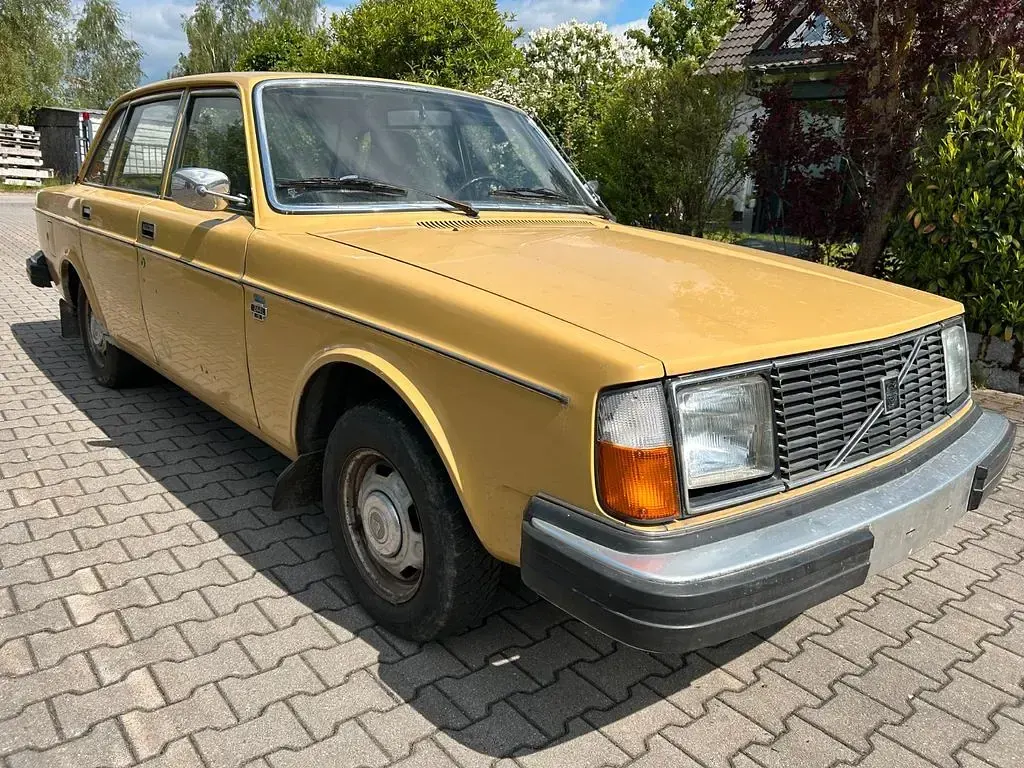 Usado Volvo 244 90 CV (66 kW) 1979 Beige Berlina