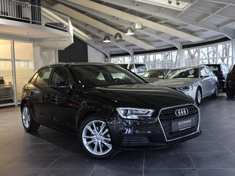 Brillantschwarz Gebraucht 2016 Audi A3 Comfort Limousine | 18.980 € (Teuer) - Bild 1/4