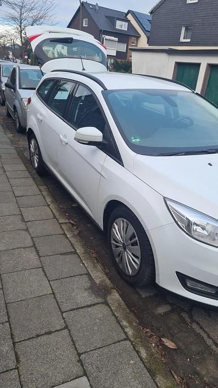 Gebraucht Ford Focus 120 PS (88 kW) 2018 Weiß Kombi