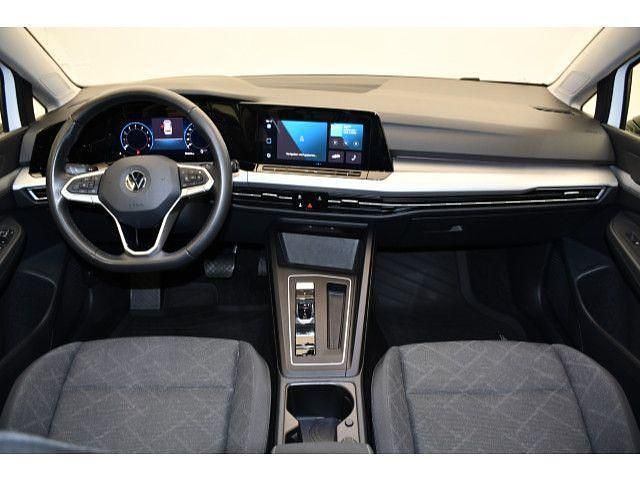 Gebraucht VW Golf VIII Life 131 PS (96 kW) 2022 Pure white Kombi