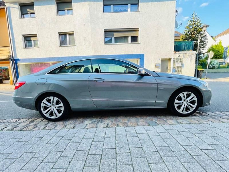 Gebraucht Mercedes E350 265 PS (194 kW) 2012 Grau Coupé