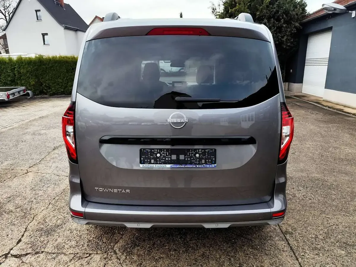 Neu Nissan Townstar 360º 131 PS (96 kW) 2026 Gris cassiopee Van / Kleinbus