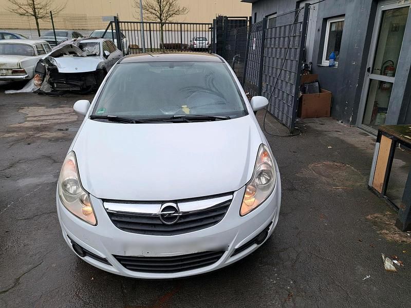 Weiß Gebraucht 2008 Opel Corsa Coupé | 1.800 € (Fairer Preis) - Bild 1/4