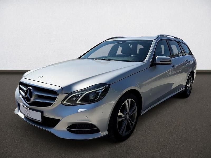 Gebraucht Mercedes E220 Avantgarde 170 PS (125 kW) 2015 Silber Limousine