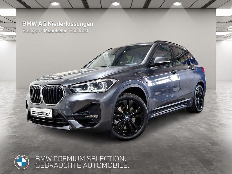 Grau Gebraucht 2022 BMW X1 Sport Line SUV | 31.590 € (Teuer) - Bild 1/4