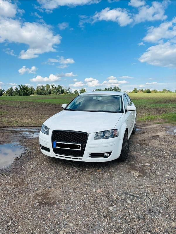 Weiß Gebraucht 2007 Audi A3 Sportback Sport Kombi | 6.000 € (Guter Preis) - Bild 1/4