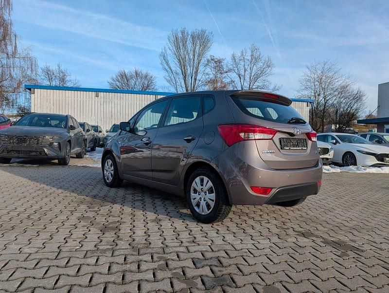 Gebraucht Hyundai ix20 90 PS (66 kW) 2013 Braun Kleinwagen