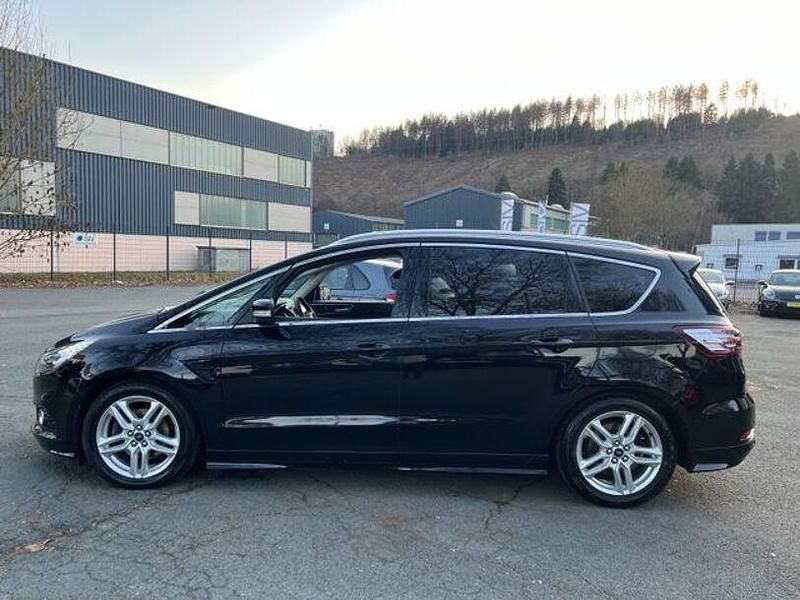 Gebraucht Ford S-MAX ST-Line 209 PS (153 kW) 2016 Schwarz Van / Kleinbus