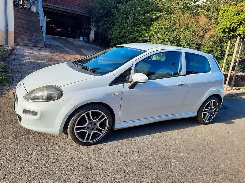 Weiß Gebraucht 2012 Fiat Punto Kleinwagen | 1.000 € - Bild 1/4