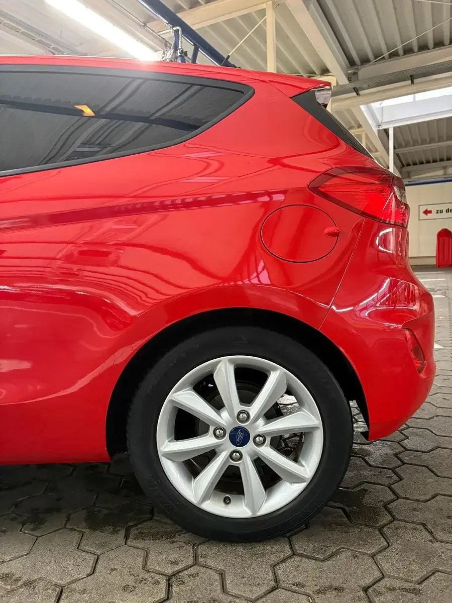 Gebraucht Ford Fiesta Cool & Connect 101 PS (74 kW) 2018 Rot Kleinwagen