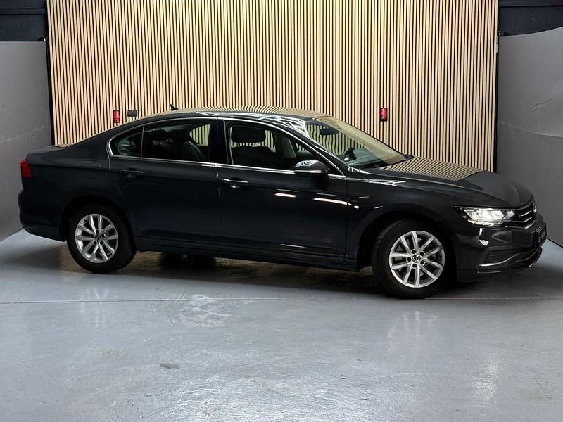 Gebraucht VW Passat 150 PS (110 kW) 2021 Grau Limousine