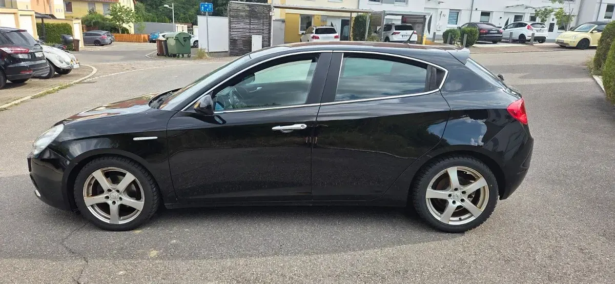 Gebraucht Alfa Romeo Giulietta 120 PS (88 kW) 2011 Schwarz Kleinwagen