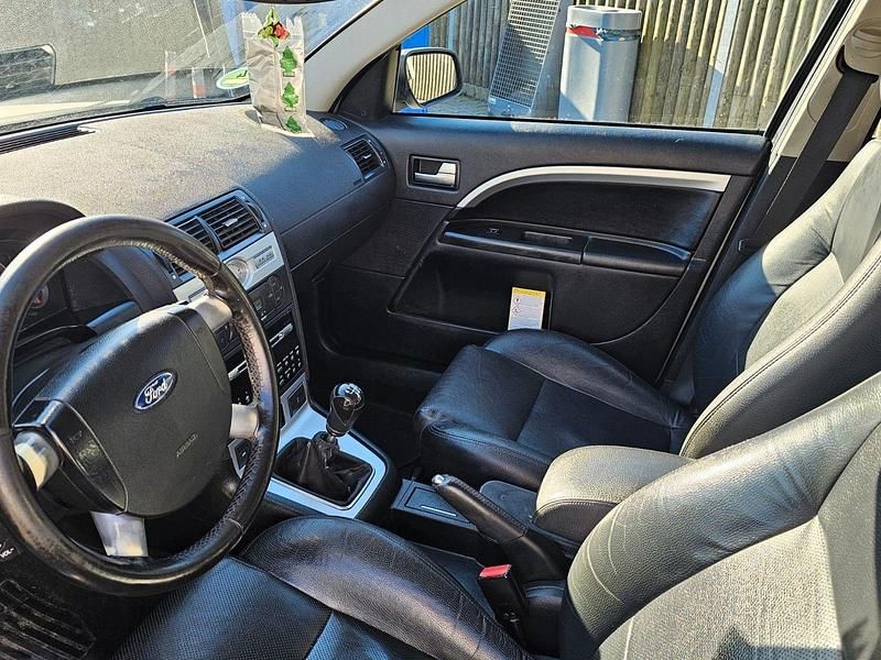 Gebraucht Ford Mondeo Trend 125 PS (91 kW) 2007 Silber Kombi