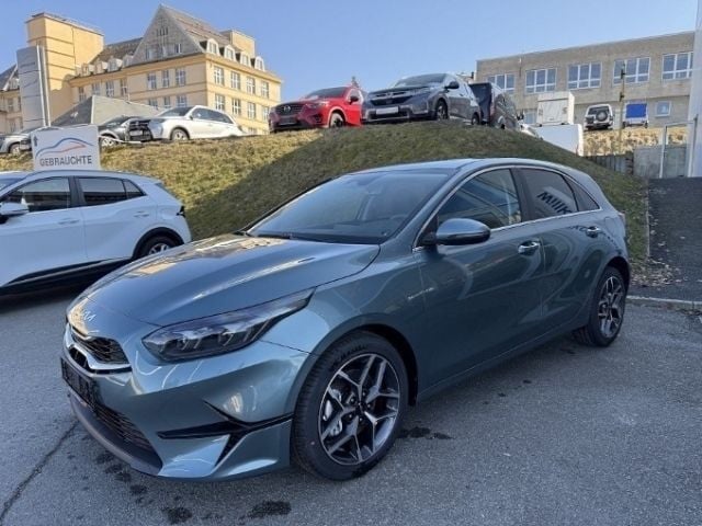 Neu Kia Ceed 140 PS (102 kW) 2025 Grau Kleinwagen