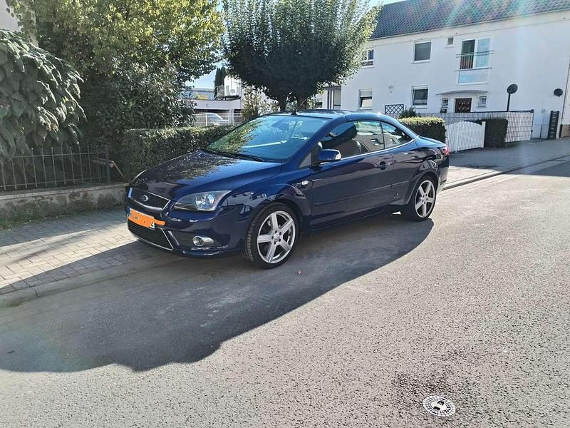 Blau Gebraucht 2007 Ford Focus Cabriolet Titanium Cabrio | 3.800 € (Fairer Preis) - Bild 1/4