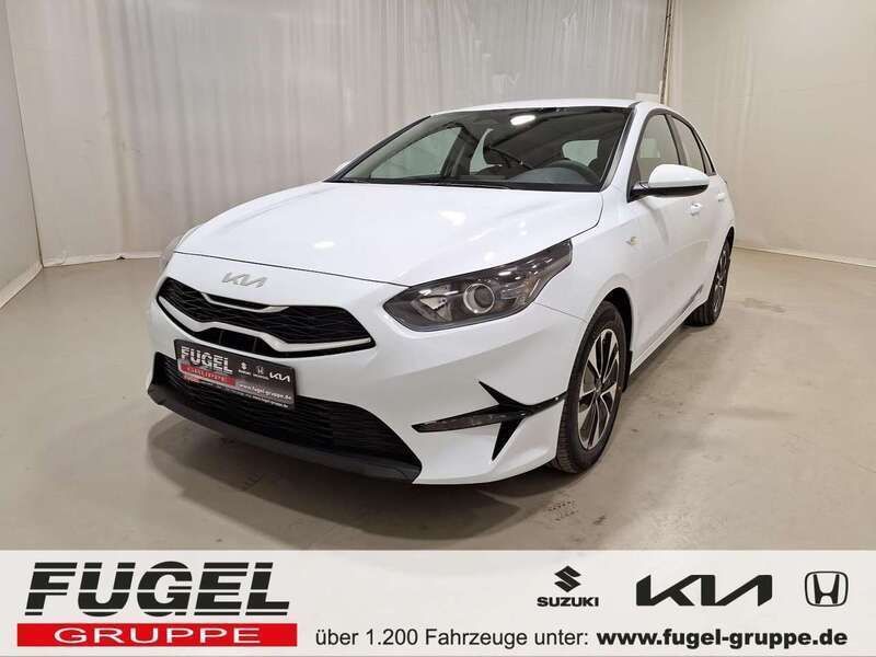 Casa white Neu 2025 Kia Ceed Play Limousine | 19.499 € (Fairer Preis) - Bild 1/4