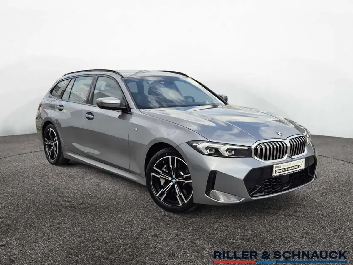Gebraucht BMW 330 M Sport 245 PS (180 kW) 2025 Skyscraper grau Kombi