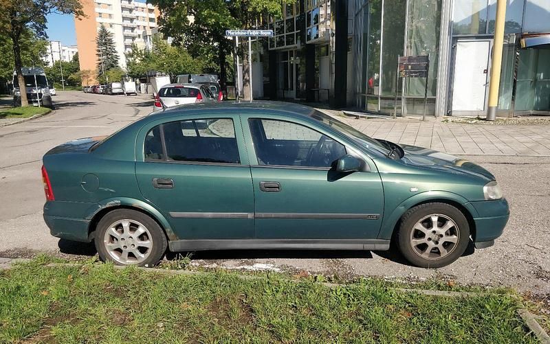 Grün Gebraucht 2000 Opel Astra Limousine | 500 € (Guter Preis) - Bild 1/4