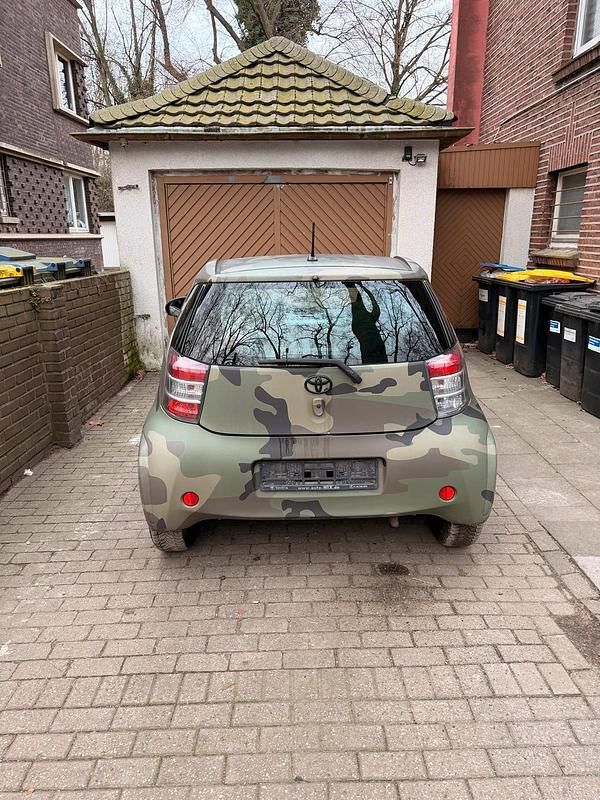 Gebraucht Toyota iQ 68 PS (50 kW) 2013 Silber Kleinwagen