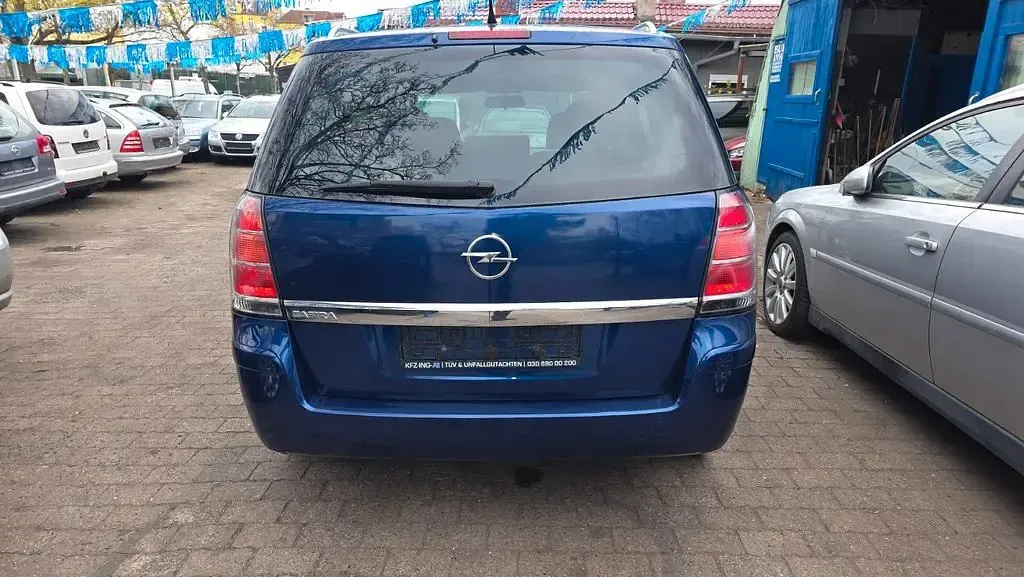 Gebraucht Opel Zafira Catch Me 105 PS (77 kW) 2008 Ultrablau mi2 Van / Kleinbus