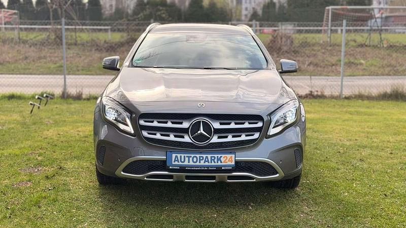 Gebraucht Mercedes GLA180 122 PS (89 kW) 2017 Grau SUV