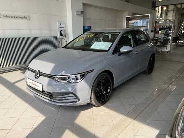 Grau Gebraucht 2021 VW Golf VIII Life Kleinwagen | 28.444 € - Bild 1/4