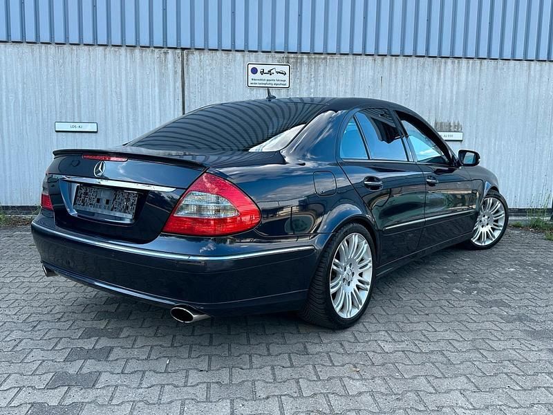 Usata Mercedes E320 224 CV (164 kW) 2006 Blu Berlina