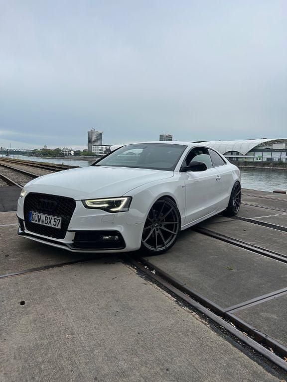 Weiß Gebraucht 2013 Audi A5 Ambiente Coupé | 11.800 € (Fairer Preis) - Bild 1/4