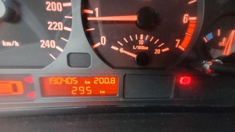 Gebraucht BMW 318 116 PS (85 kW) 2002 Schwarz Limousine