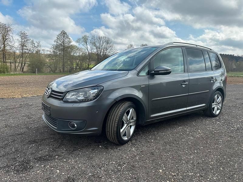Grau Gebraucht 2014 VW Touran Van / Kleinbus | 8.990 € (Fairer Preis) - Bild 1/4