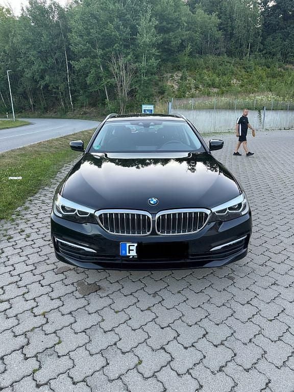 Schwarz Gebraucht 2019 BMW 520 Performance Kombi | 20.100 € (Superpreis) - Bild 1/4