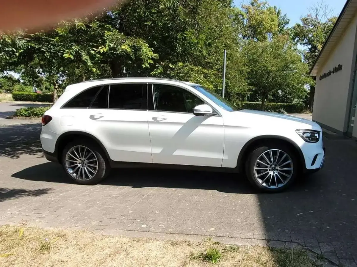 Gebraucht Mercedes GLC300 AMG line Plus 245 PS (180 kW) 2022 Weiß SUV