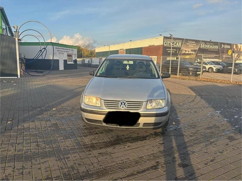 Silber Gebraucht 2000 VW Bora Limousine | 1.000 € (Guter Preis) - Bild 1/4