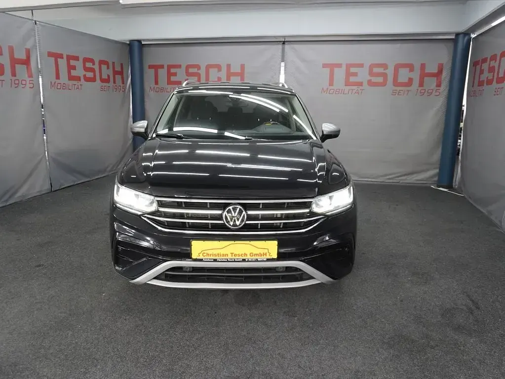 Gebraucht VW Tiguan Allspace 200 PS (147 kW) 2022 Deep black perleffekt SUV