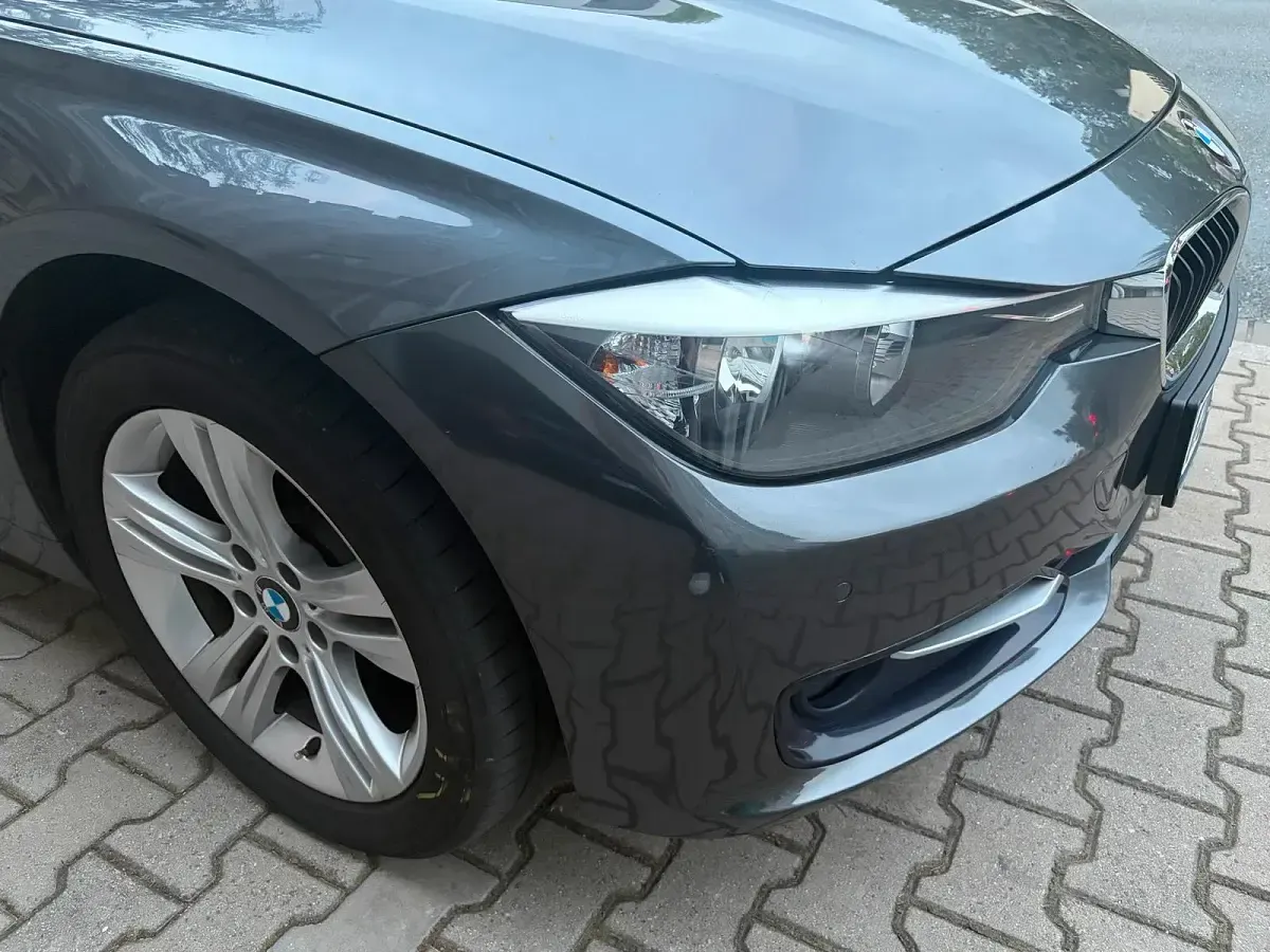 Gebraucht BMW 318 Sport Line 143 PS (105 kW) 2014 Grau Limousine