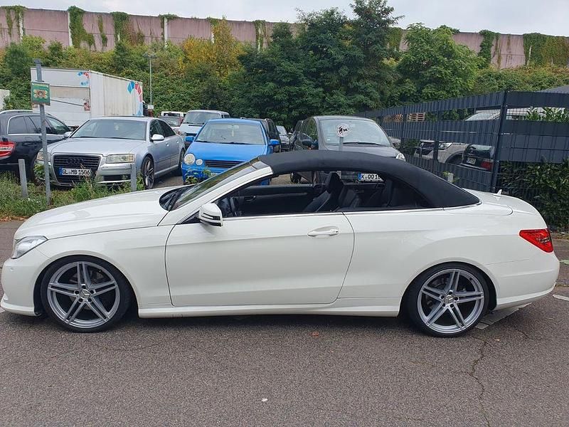 Gebraucht Mercedes E220 AMG 170 PS (125 kW) 2011 Weiß Cabrio