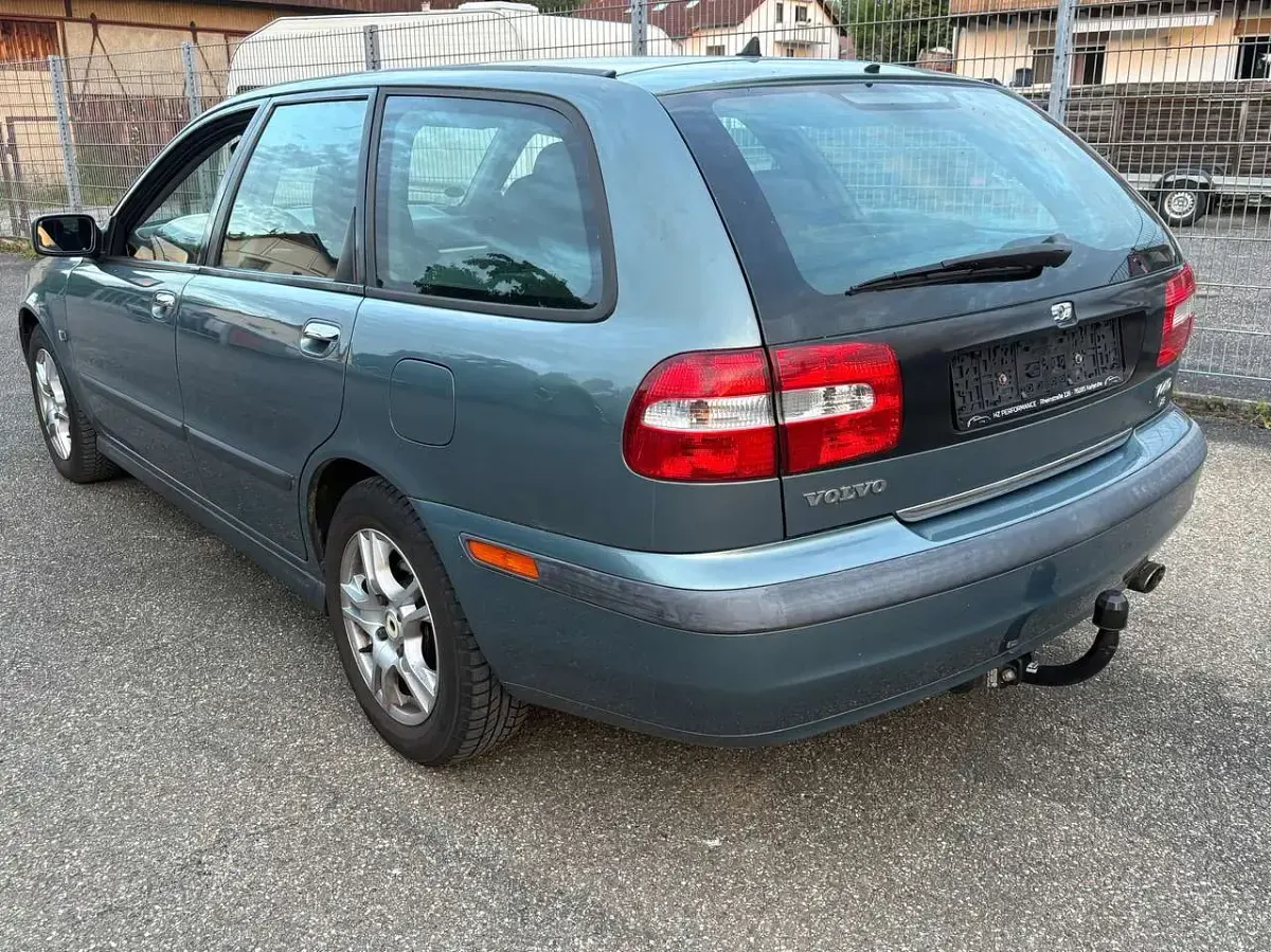 Gebraucht Volvo V40 122 PS (89 kW) 2002 Grau Kombi