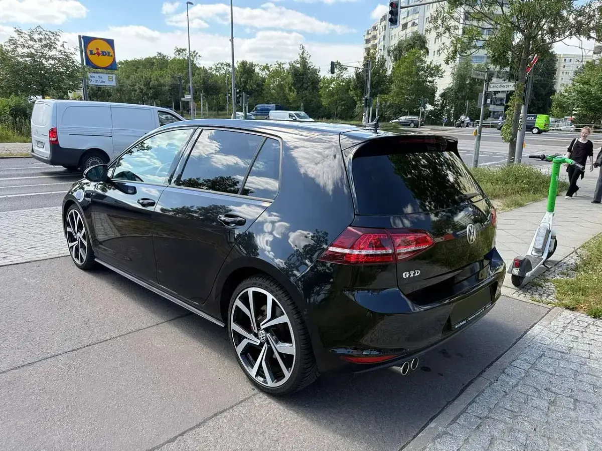 Gebraucht VW Golf VII GTD 184 PS (135 kW) 2016 Deep black perleffekt Limousine
