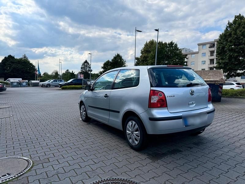 Gebraucht VW Polo 54 PS (39 kW) 2003 Silber Coupé