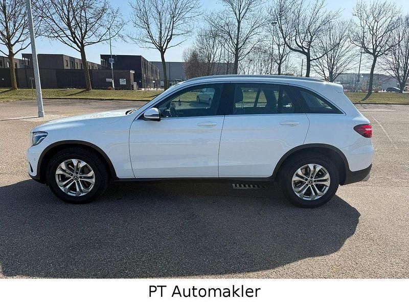 Gebraucht Mercedes GLC250 204 PS (150 kW) 2018 Polarweiss  unilack SUV