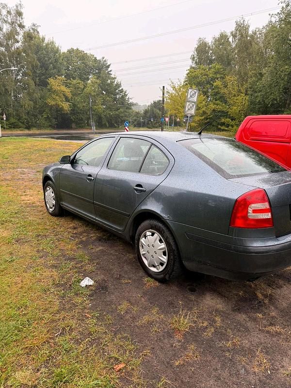 Grau Gebraucht 2004 Skoda Octavia Limousine | 2.500 € (Fairer Preis) - Bild 1/4