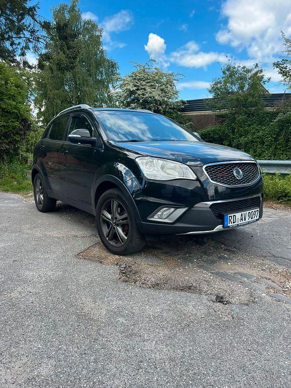 Schwarz Gebraucht 2012 Ssangyong Korando Quartz SUV | 4.730 € (Fairer Preis) - Bild 1/4