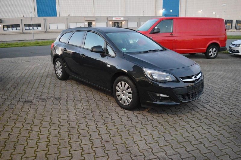 Second-hand Opel Astra 131 CP (96 kW) 2014 Negru Break