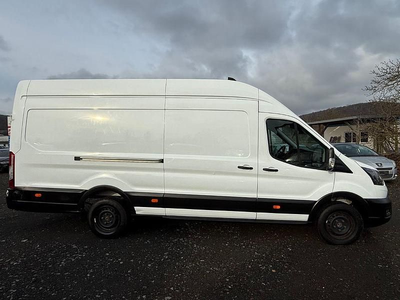 Gebraucht Ford Transit Trend 131 PS (96 kW) 2023 Weiß Van / Kleinbus