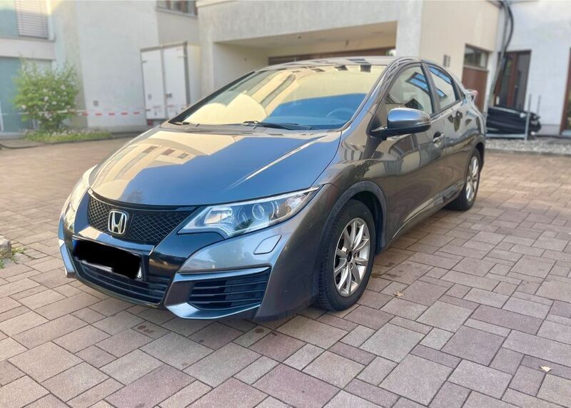 Grau Gebraucht 2015 Honda Civic Comfort Limousine | 4.500 € (Superpreis) - Bild 1/4