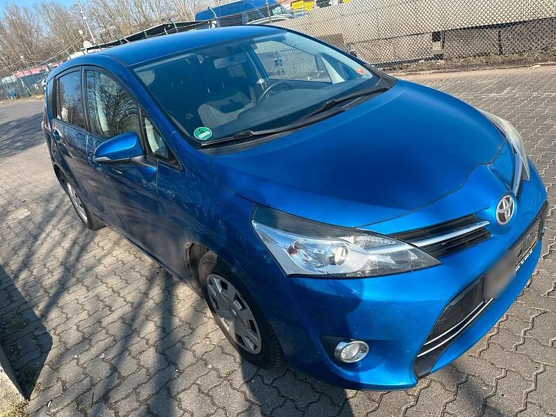 Gebraucht Toyota Verso 124 PS (91 kW) 2013 Blau Van / Kleinbus
